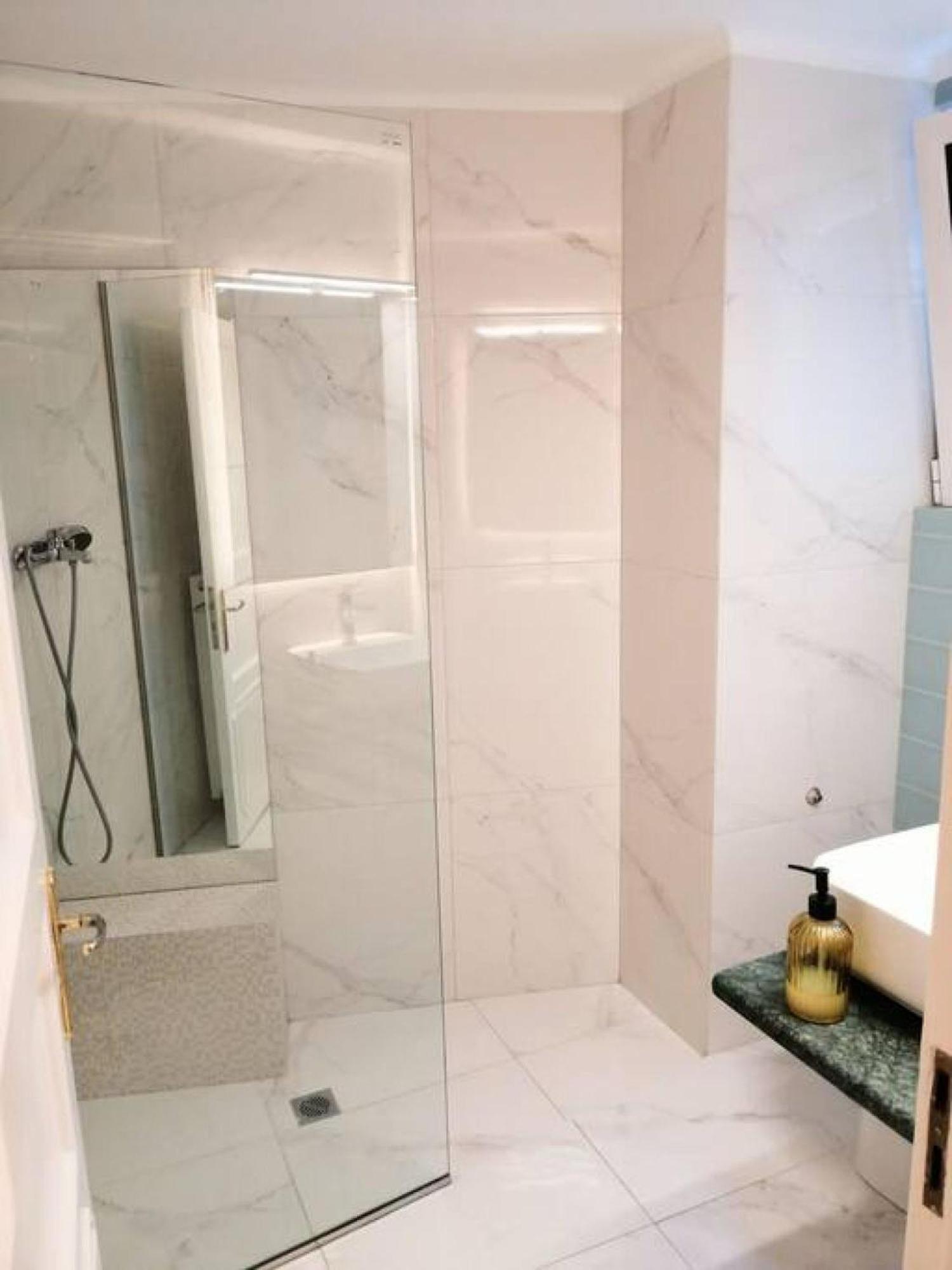 Elegant Apartment In Syntagma Square Athens Ngoại thất bức ảnh